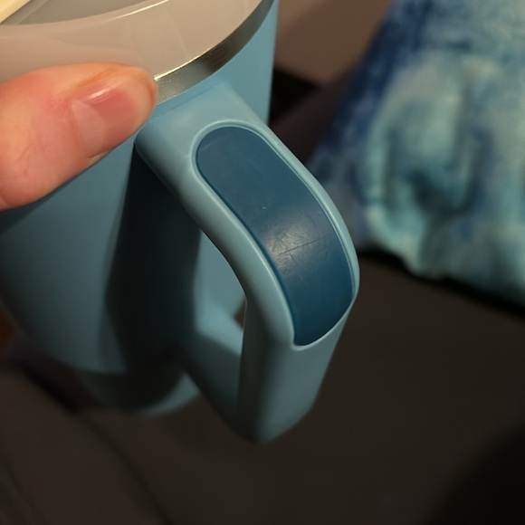 Stanley Quencher 40oz in Color Pool - Picture 5 of 9